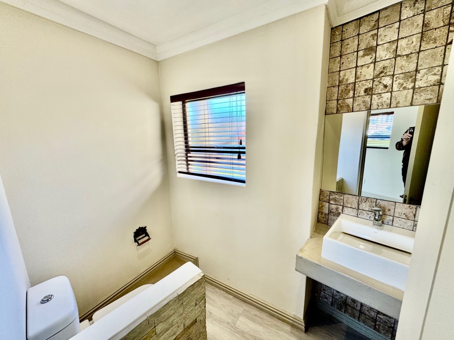 4 Bedroom Property for Sale in Stilbaai Wes Western Cape